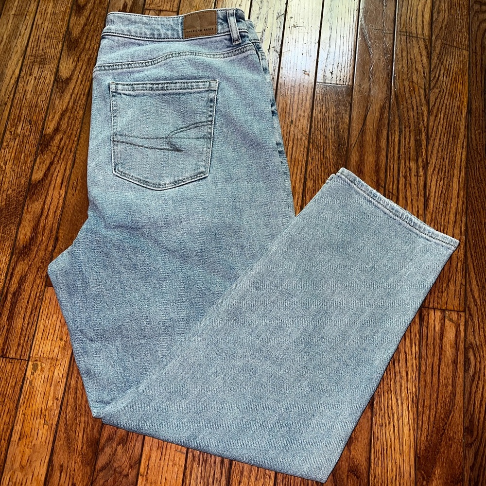 American Eagle Mom Straight Jean